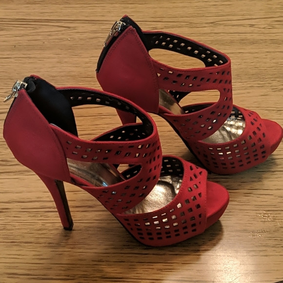 Shoes - Picture 4 of 4